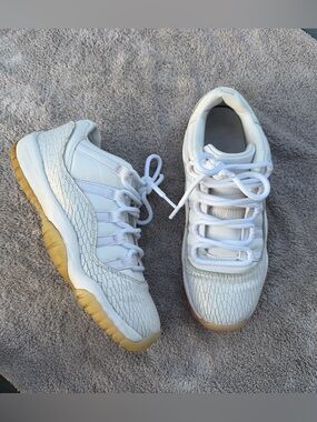 Jordan 11 Retro Low Heiress Pure Platinum Size 7Y (GS)